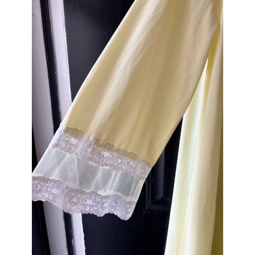 VTG Sears Pastel Yellow Nylon Mesh Lace Short Robe Size M - Picture 6 of 12